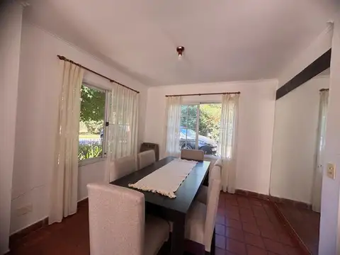 Casa en Venta con 3 cocheras