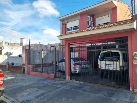 Casa con PH mas Quincho.