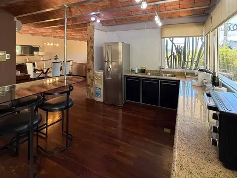 Casa en Alquiler de 4 dormitorios