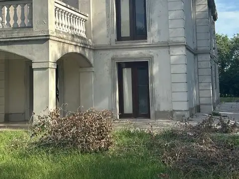 Casa 6 ambientes con 4 baños