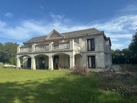 VENTA CASA EN GUAYAQUIL VILLA ALLENDE. 4500 m2 de terreno.