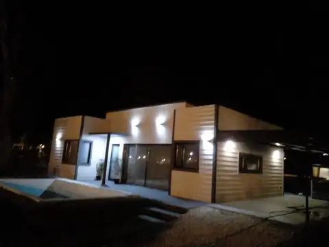 CASA CON PILETA Y GRAN PARQUE EN BARRIO CERRADO LA AURELIA