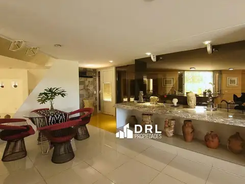 Casa en Venta con 3 cocheras