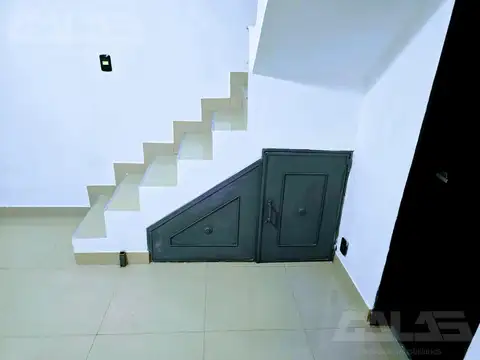 Depto Tipo Casa en Venta en Castelar Norte, USD 65.000