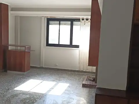 4 Ambientes con balcon al frente SE VENDE ALQUILADO