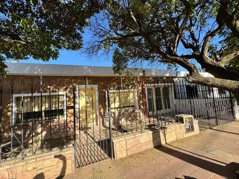 Venta de casa Amplia - 4 dorm. Bº Bialet