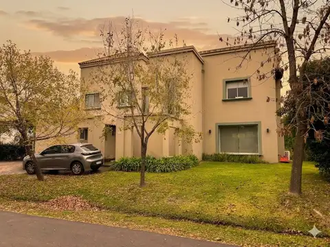 Casa en Alquiler de 4 dormitorios