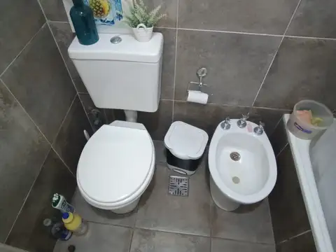 Departamento de 2 ambientes en complejo a 1 cuadra de Av. Mitre