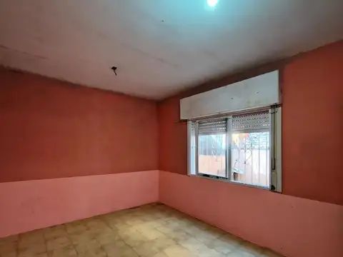 Casa en Alquiler en Castelar Sur, $ 700.000