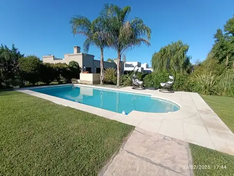 Casa en Venta con 2 cocheras