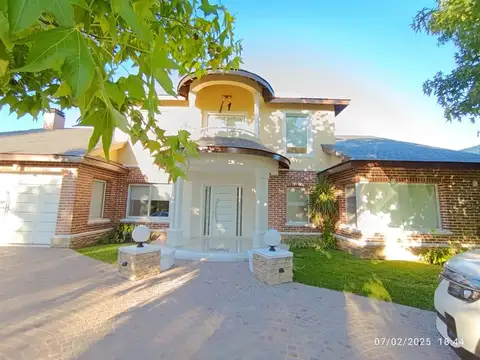 VENTA CASA DE 4 AMBIETES EN BARRIO CERRADO LUJAN