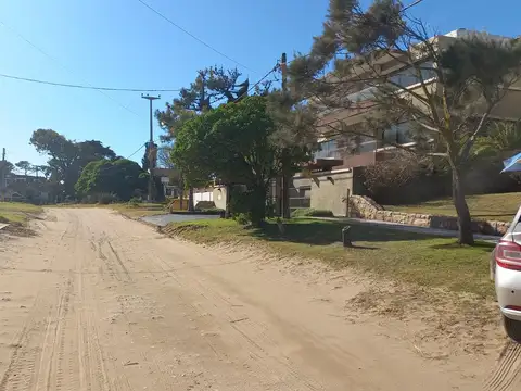 Avenida 2 2400, Piso 2°