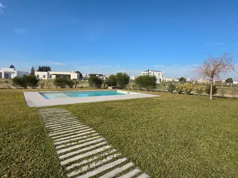 Casa en Venta con 6 cocheras