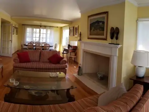 Casa de Categoría en Country Jockey Club -  zona Central - 3 Dormitorios- Escritorio- pileta -  Impecable