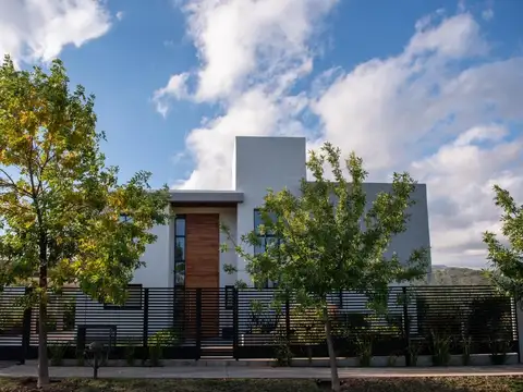 CASA EN VENTA AL PIE DE LAS SIERRAS DE SAN LUIS