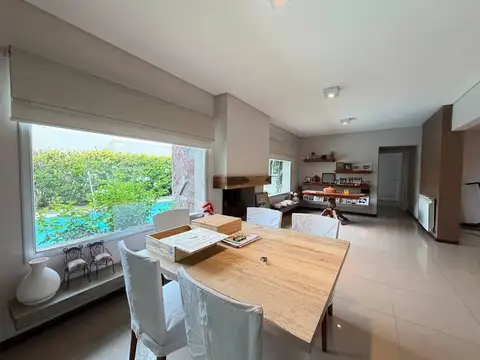 Casa 9 ambientes con 3 baños