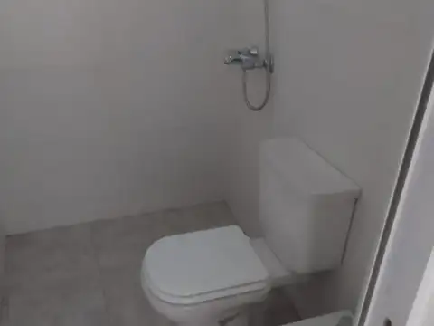 Rueda 1900, departamento 1er piso de escalera, a estrenar.