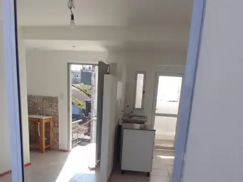 Rueda 1900, departamento 1er piso de escalera, a estrenar.