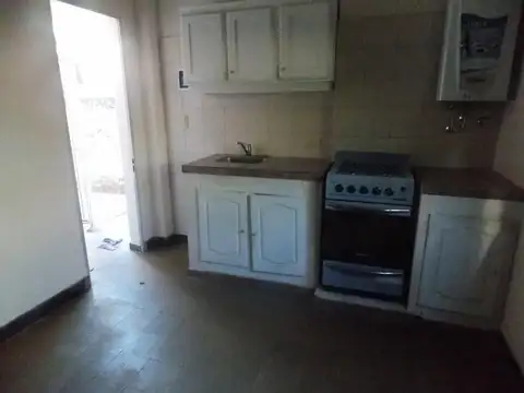 VENTA  CASA DE 2 DORMITORIOS PATIO CON PARRILLA ALQUILADO