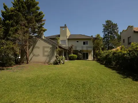 Casa 5 ambientes con 3 baños