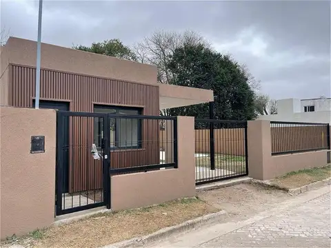 Casa 3 ambientes con 1 baño