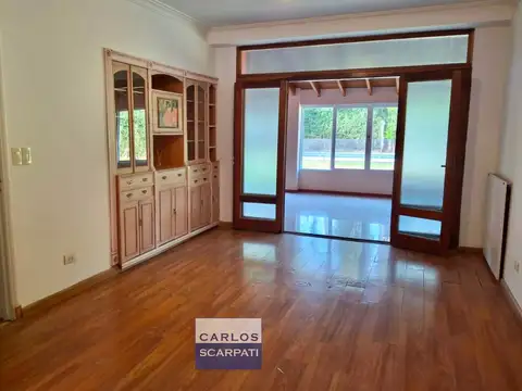 Casa en Alquiler con 6 cocheras