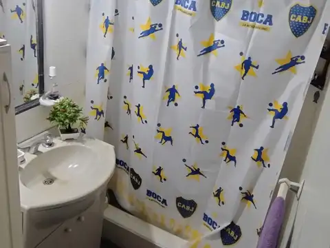 CASA DE 4 AMBIENTES, CON FONDO LIBRE DE GRAN DIMENSION.