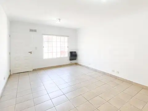 Casa 5 ambientes con 1 baño