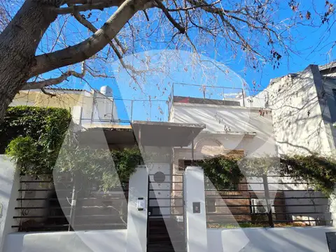 Casa en dos plantas con patio y terraza en Belgrano R