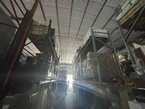 Galpón en VENTA con renta en Paternal