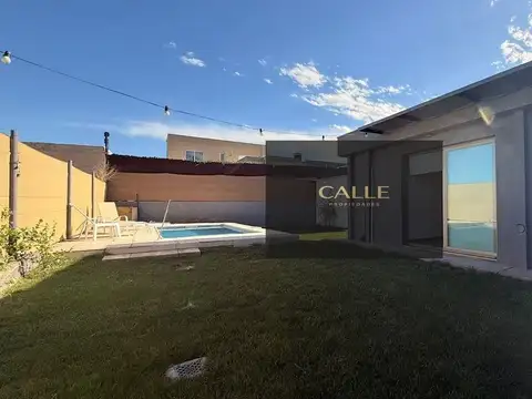 Casa en venta c/ cochera en Las Heras