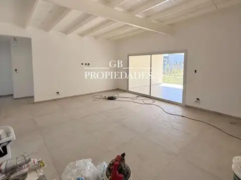 Casa 4 ambientes con 3 baños