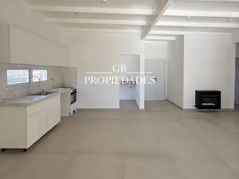 Casa 4 ambientes con 3 baños