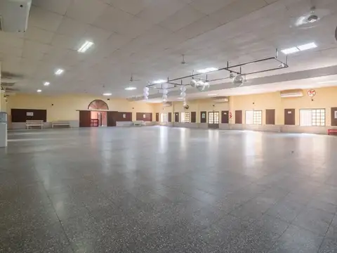 Local en Venta en San José del Rincón, USD 500.000