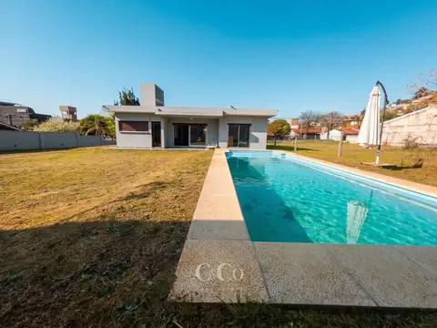Casa en Venta con 1 cochera