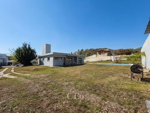 Casa 5 ambientes con 3 baños