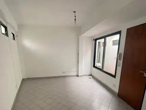 *OFICINA MONOAMBIENTE CON BAÑO *EN 1ER PISO