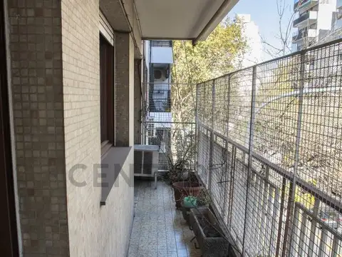 VENTA DPTO 5 AMB + DEPENDENCIA EN FLORES APTO CRÉDITO