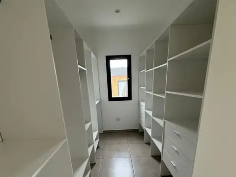Casa  en Alquiler en San Ramiro, Pilar del Este, Pilar