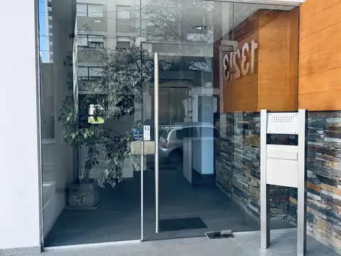 Céntrico y Luminoso Dpto con Balcón - 7mo Piso al Contrafrente - Vista Abierta