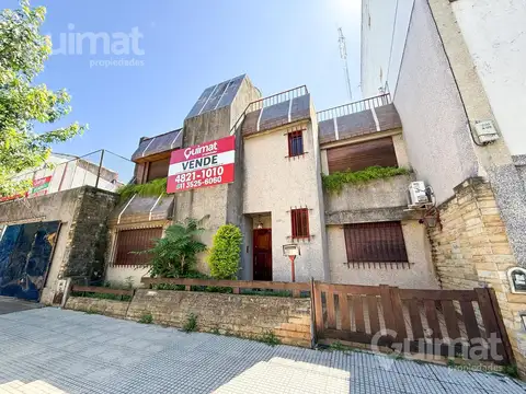 Casa en venta - Mariano Acha al 2100, entre las calles Mendoza y Juramento.