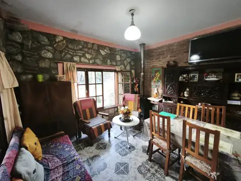 Casa 6 ambientes con 2 baños
