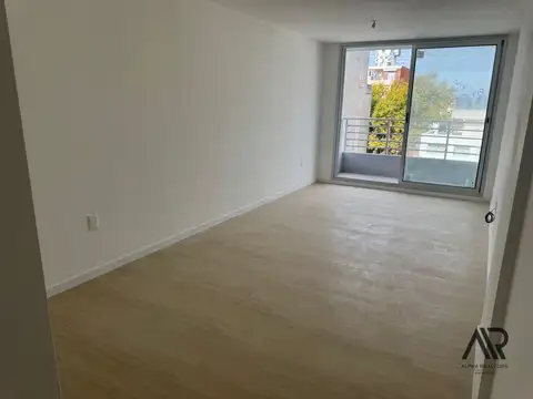 Apartamento 1 Dormitorio Con Balcón - Centro De Montevideo