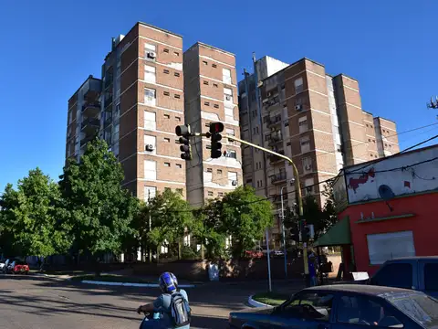 Oportunidad: departamento de tres dormitorios con cochera en venta