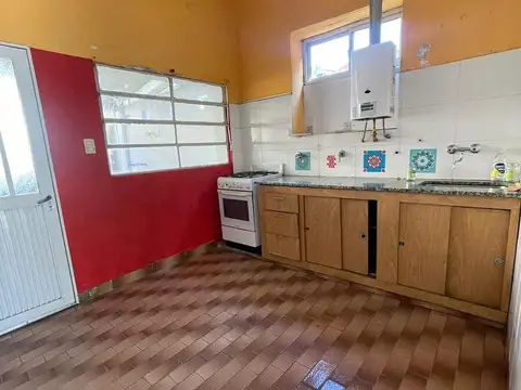 PH en  alquiler de 3 ambientes con patio y espacio guardacoche - Villa Dominco