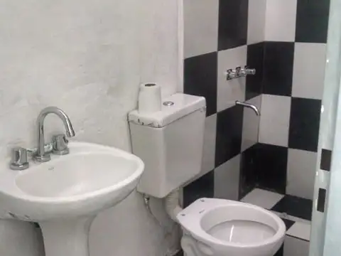 VENTA DE CASA 4 AMBIENTES SOBRE LOTE DE 20 X 35