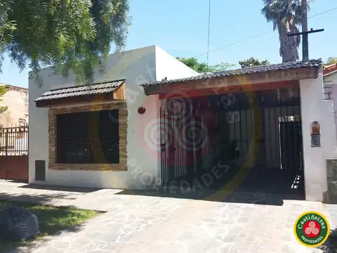 Venta - Casa - Excelente Ubicación - Cochera - Quincho - Parque Libre - Lote 8.66 X 39.13 - Permuta