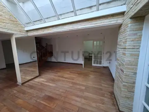 Casa 6 ambientes con 2 baños