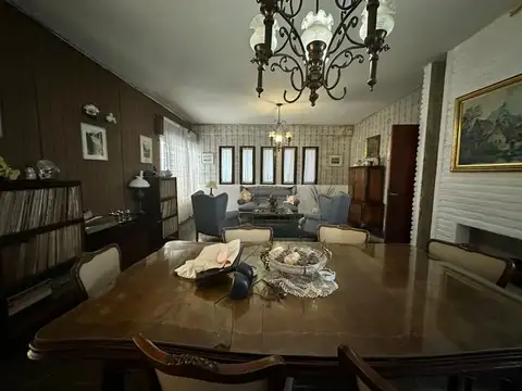 Casa 6 ambientes con 2 baños