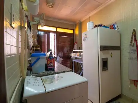 Casa 8 ambientes con 3 baños